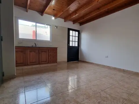 HERMOSO 2 AMBIENTES CON PATIO