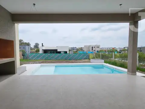Casa en Venta en Pilar Del Este - Santa Elisa, USD 188.000