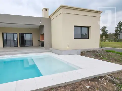 CASA A ESTRENAR EN UNA PLANTA CON 3 DORMITORIOS Y PILETA – SANTA ELISA, PILAR DEL ESTE