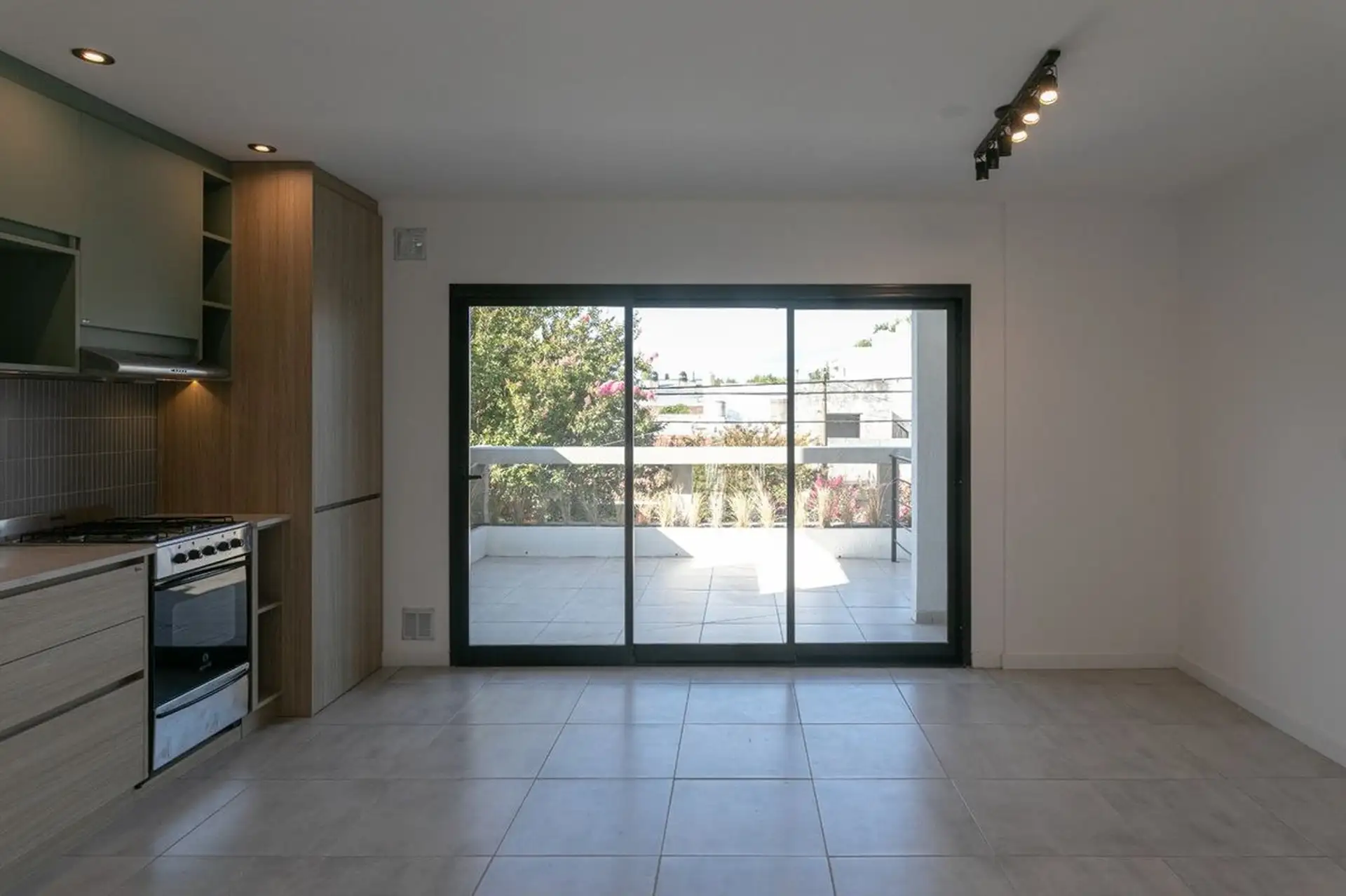 VENTA PH 2 AMB CON TERRAZA Y PARRILLA SAN JOSE