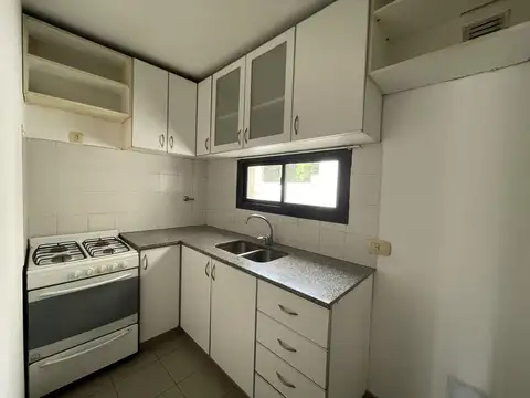 Departamento en venta, de 1 dormitorio con cochera. La Plata