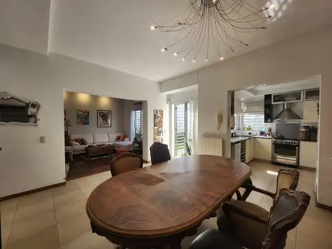 Venta casa de 3 dormitorios con patio verde en barrio parque