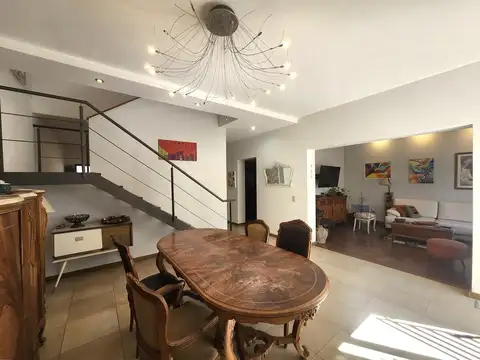 Casa En Venta 3 Dormitorios Con Cochera Escritorio Y Patio Verde - Barrio Parque | Apto Crédito