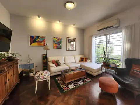 Casa 6 ambientes con 2 baños