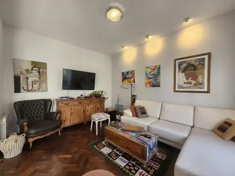 Casa 6 ambientes con 2 baños