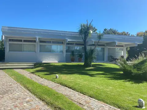 Venta Casa Campo Chico C.  Club  4 ambientes, pileta, sobre doble lote-APTO CREDITO