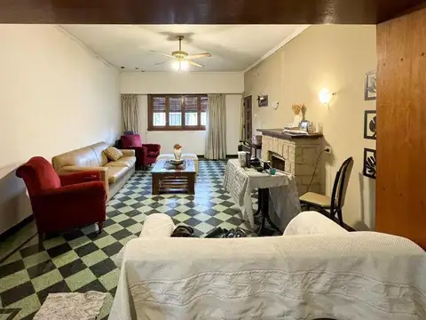 Casa 5 ambientes con 2 baños