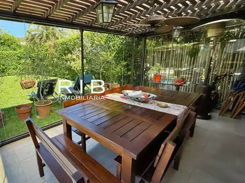 Casa en Venta con 3 cocheras