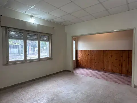 VENTA casa 3 ambientes con patio y cochera en  SAN JUSTO