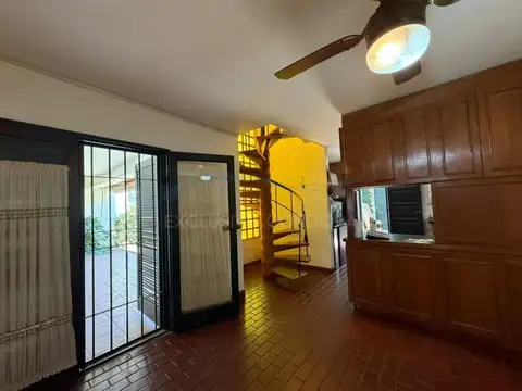 CASA EN VENTA ZONA CERRO EXCELENTE UBICACION CUATRO DORMITORIOS