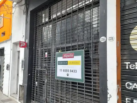 Sobre Av. Perón, local y entrepiso.