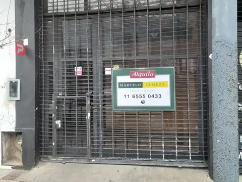 Sobre Av. Perón, local y entrepiso.