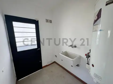 VENTA CASA DE 3 DORMITORIOS 133 Y 518