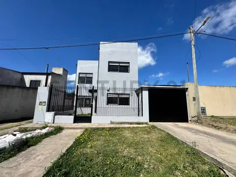 VENTA CASA DE 3 DORMITORIOS 133 Y 518