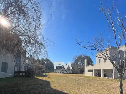 Terreno en venta Lujan del Sol