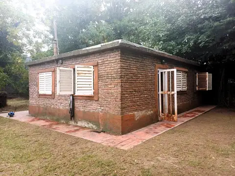 VENDE TRES LOTES LINDEROS EN Grl RODRIGUEZ CON CONSTRUCION