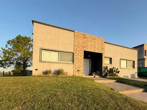 CASA DE 4 AMB. BARRIO HORIZONTES AL SUR