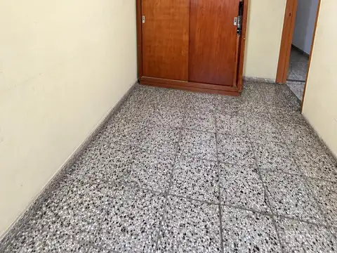 Casa en venta de 4 ambientes con pileta, quincho y parrilla en Morón.