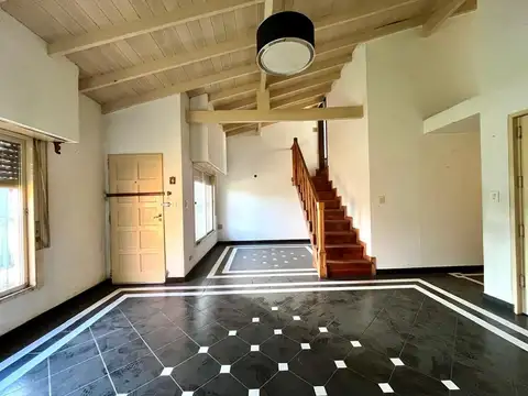 Casa 5 ambientes con 1 baño