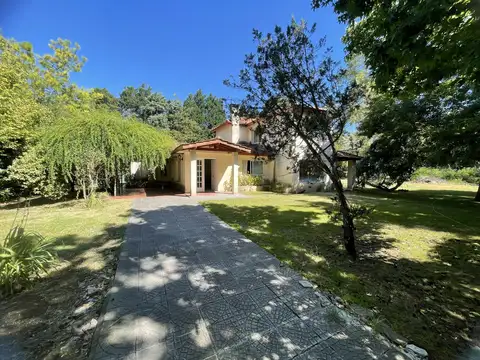 ¡UBICACIÓN PRIVILEGIADA! Alquiler casa con Pileta y Jardín en Pilar Village