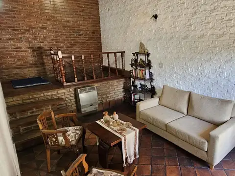 Casa 5 ambientes con 3 baños