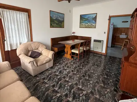 Casa 5 ambientes con 2 baños