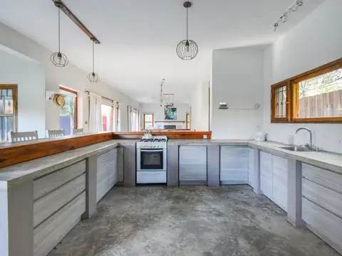 Casa 7 ambientes con 3 baños