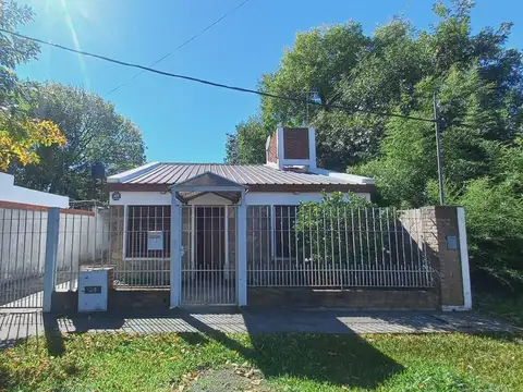 VENTA CASA - 2 dormitorios- Parque - Cochera- calle 158 y 65, Los Hornos- La Plata