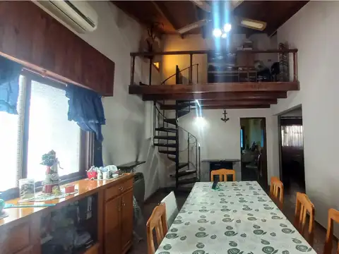 Casa en Venta con 2 cocheras