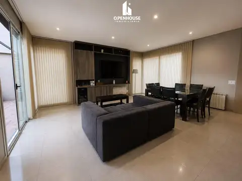 OPENHOUSE inmobiliaria VENDE hermosa casa moderna, ubicada en el barrio Dalvian.
