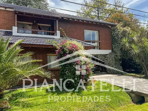 Casa en Venta con 4 cocheras