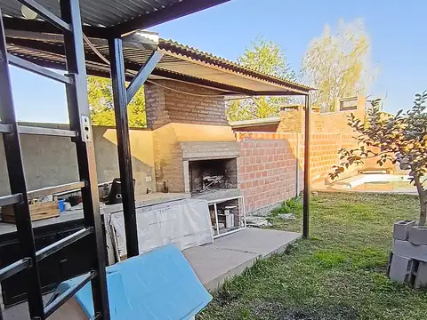 Casa en Alquiler con 1 cochera