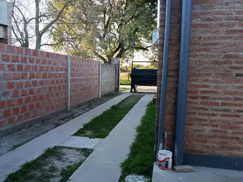 Casa 2 ambientes con 1 baño