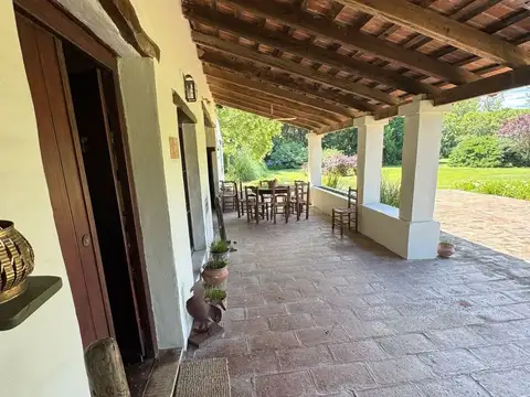 Casa 8 ambientes con 3 baños