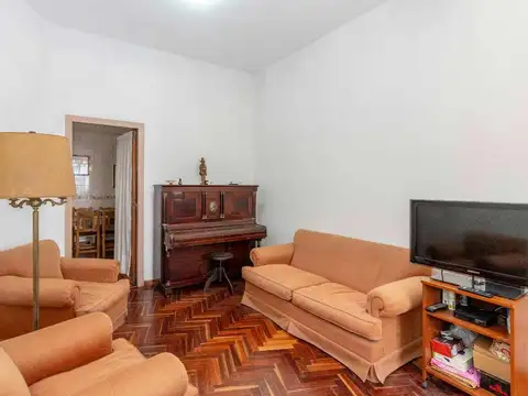 Casa 5 ambientes con 2 baños