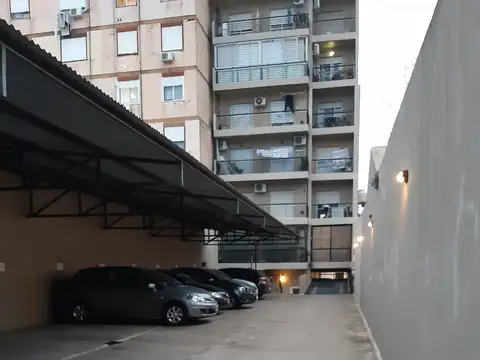 COCHERA - ZONA CENTRO - SEMI CUBIERTA - BAJAS EXPENSAS - DISPONIBILIDAD - INVERSORES