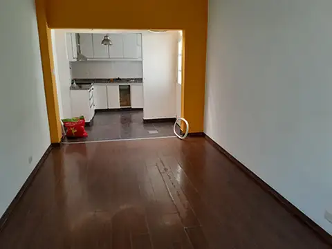 EN UNA MUY BUENA ZONA RESIDENCIAL DE BANFIELD, LINDO P.H. AL FONDO CON TOTAL INTIMIDAD!