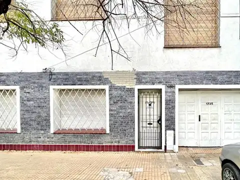 EN UNA MUY BUENA ZONA RESIDENCIAL DE BANFIELD, LINDO P.H. AL FONDO CON TOTAL INTIMIDAD!