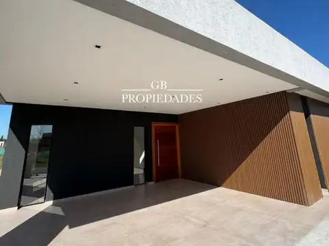 Casa en Venta en Pilar del Este - Santa Lucia, USD 215.000