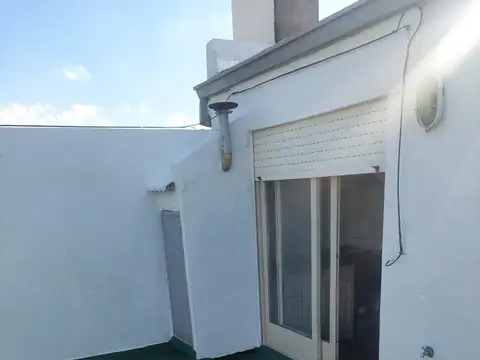 DEPTO 2 AMB. (CHICO) CON KITCHINETTE,  LUMINOSO, RECIEN PINTADO, BUEN ESTADO