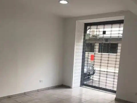 Local + Vivienda u Oficina en Venta en Monserrat