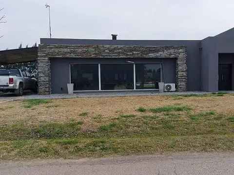 Casa de 4 ambientes con escritura, en barrio Fincas del Alba. Ruta 52, Canning, Ezeiza.