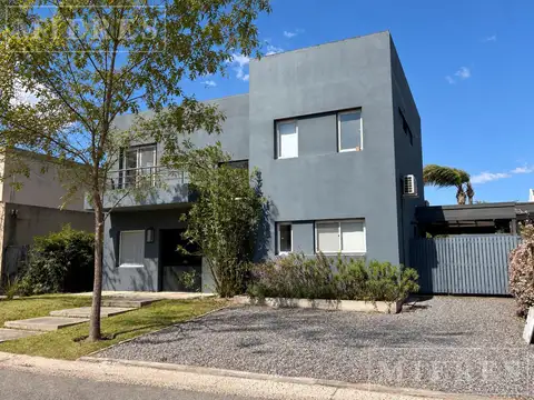 Casa en alquiler de verano en El Jacarandá!