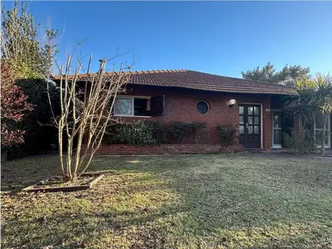 Casa 5 ambientes con 2 baños