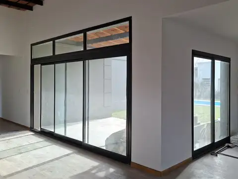 Casa en Venta con 8 cocheras
