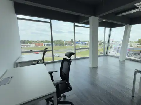 Oficina EN ALQUILER en prestigioso edificio de categoría en la mejor ubicación de Pilar
