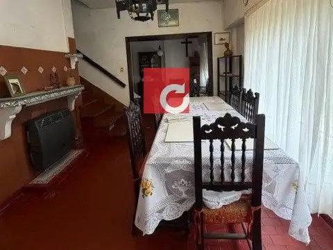 Casa 5 ambientes con 3 baños