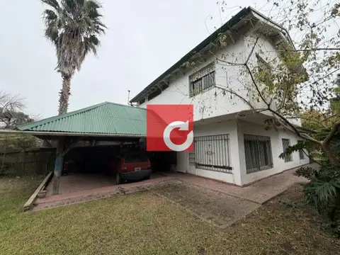 Venta de Casa en Villa Elisa  de 4 Dormitorios + cochera+ jardín  con piscina.