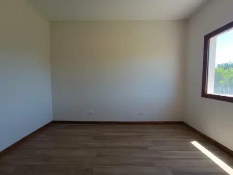 Casa en Venta con 5 cocheras