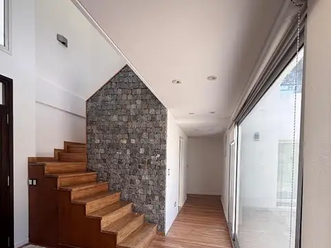 Casa en Venta en Abril Club De Campo, USD 650.000